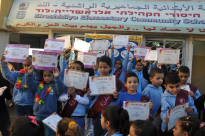 بالفيديو: اختتام الفصل الدراسي الأول وتوزيع شهادات التفوق في المدرسة الراشدية باللد